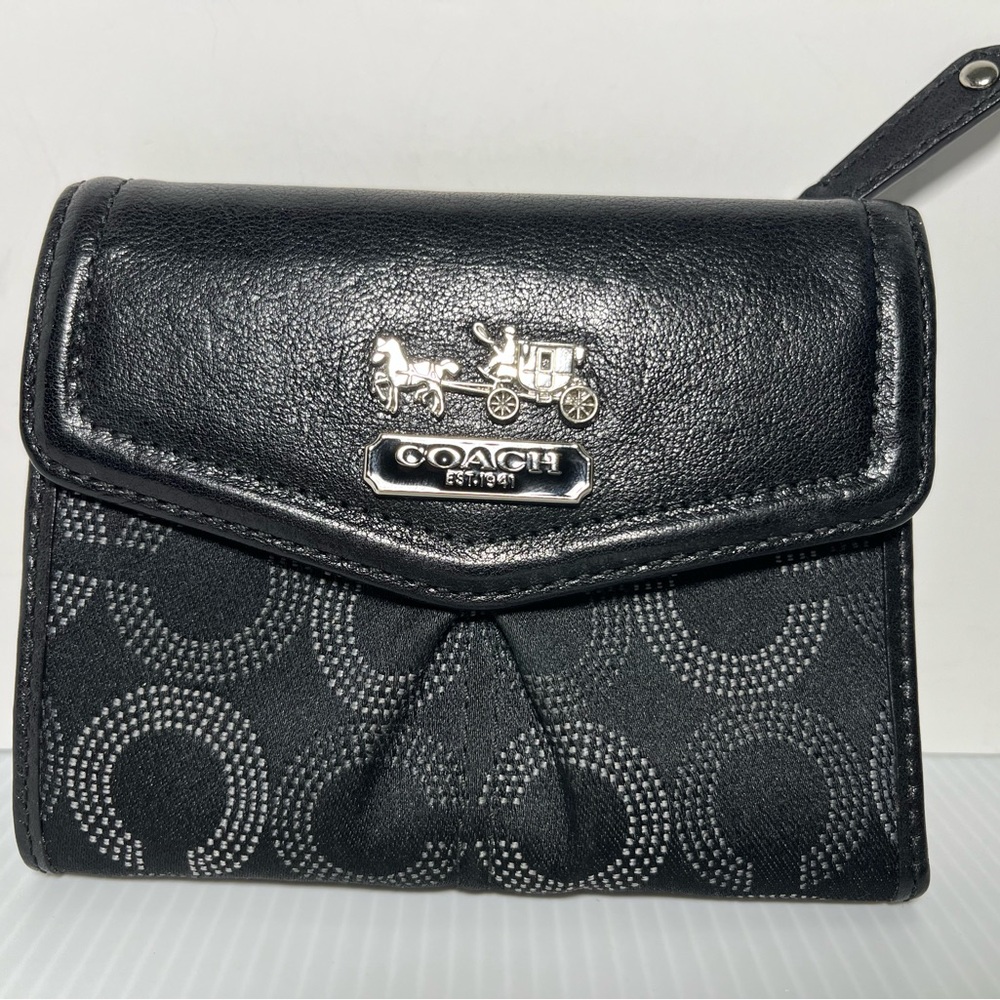 Coach Madison Op Art Dotted Signature “C” Bifold Medium Wallet AS NEW